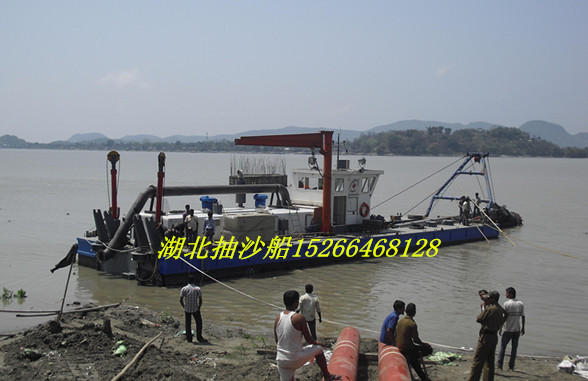 湖北襄陽(yáng)絞吸式抽沙船